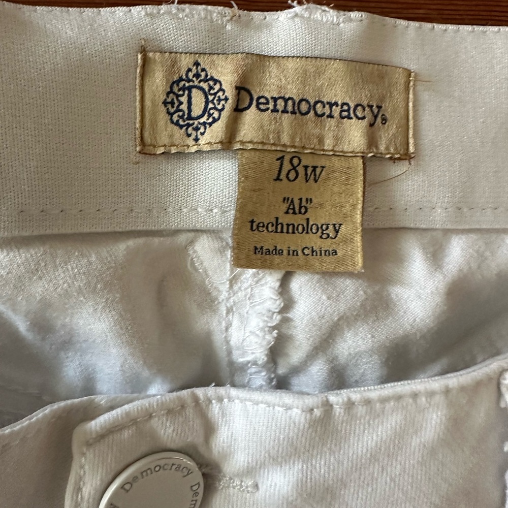 White Deomcracy Women's Bermuda shorts - Picture 7 of 9